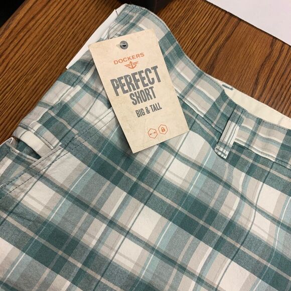 Dockers Plaid Perfect Short sz 46 NWT - Picture 2 of 6